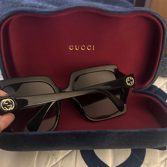 Gucci Oversized Black Sunglasses - Picture 2 of 4